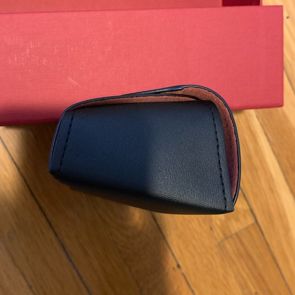 Valentino sunglass case with box and soft drawstring bag - Picture 7 of 8